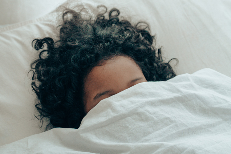 Le lien entre votre position de sommeil et l'apnée du sommeil